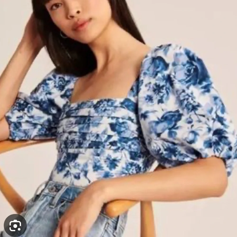 Abercrombie & Fitch chic off
